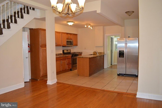 Photo - 738 Gresham Pl NW