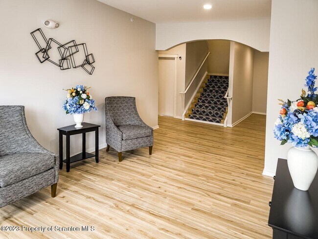 Photo - 163 Bianca Wy