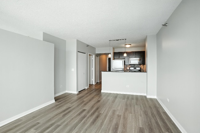 Photo - 335 E Ohio St