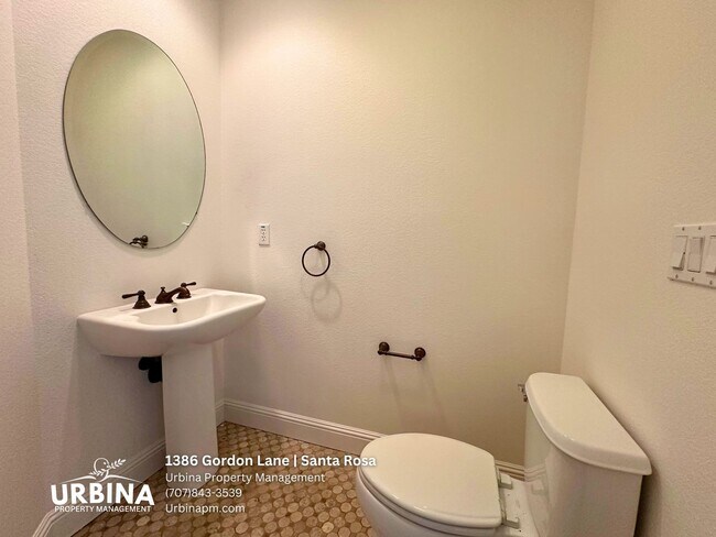 Photo - 1386 Gordon Ln