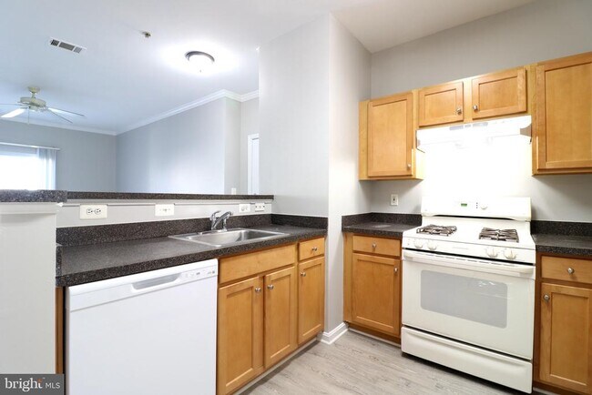 Photo - 5117 Travis Edward Way Unidad 5117E