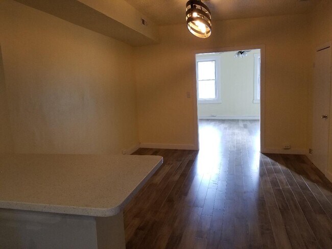 Photo - 709 S Broadway Unidad 2A