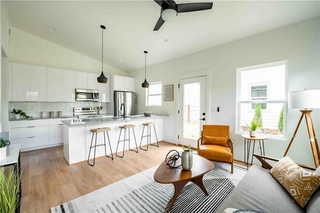 Photo - 991 Manigault St SE