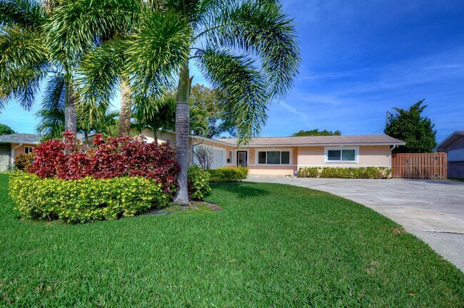 Building Photo - 2645 63rd Ave S