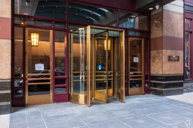 Entrance - The Huron at 100 East