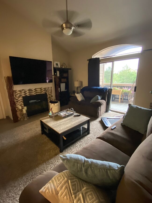 Sala de estar - 1641 W Canal Cir, 735 Unidad 735