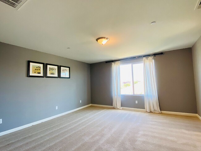 Photo - $2,550 Ashlan & Leonard, Beautiful 3 Bedro...