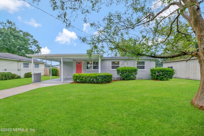 Photo - 6585 Larne Ave