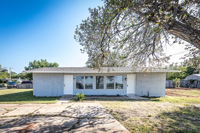 Building Photo - 2814 NW 34th St Rental
