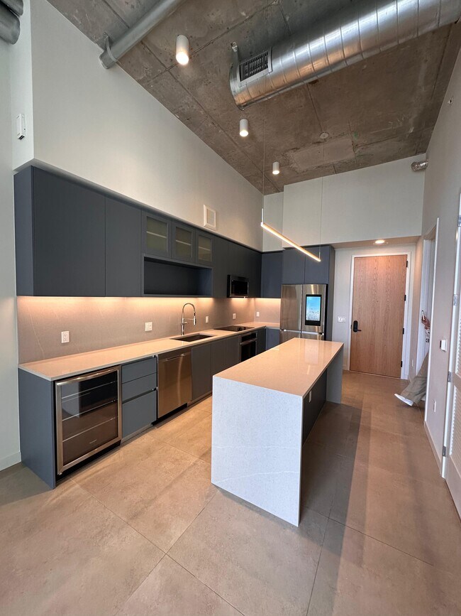 Building Photo - 226 NW 33rd St Unit A7