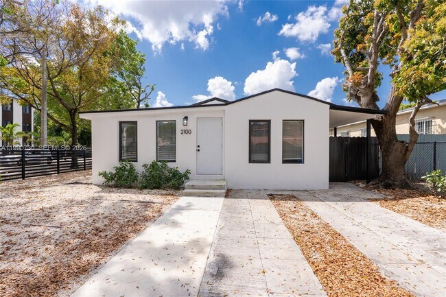 Photo - 2100 SW 6th St