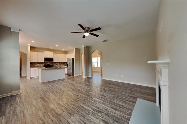 Photo - 354 Hawthorn Dr