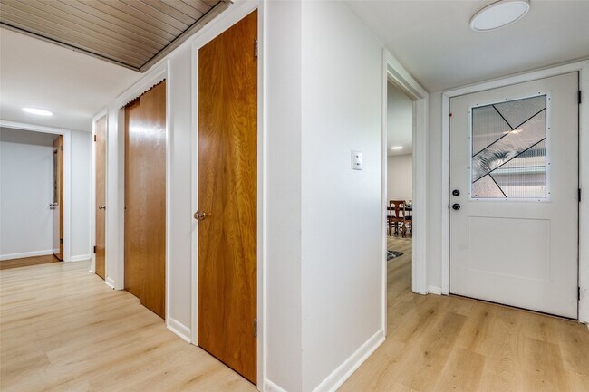 Photo - 401 Daisy Dr