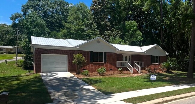 Immaculate Brick Ranch Rental in the Desir... - Immaculate Brick Ranch Rental in the Desir...