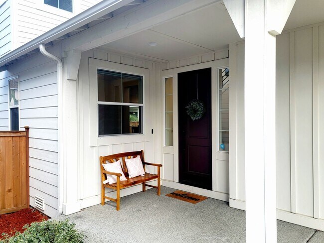 Photo - Spacious, Modern and Immaculate 4 bedroom, Convenient Location in Poulsbo