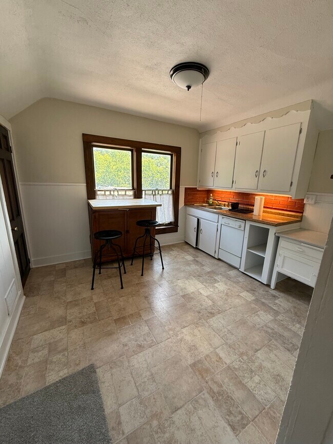 Photo - 733 Oakwood Ave Unit 2