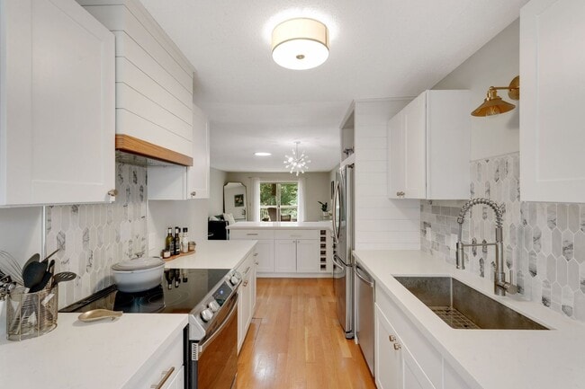 Photo - Spacious 2 Bed 2 Bath Townhouse in Plymouth!