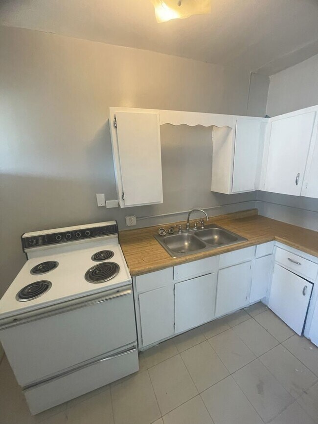 Photo - 609 Wellington Ct Unidad D6