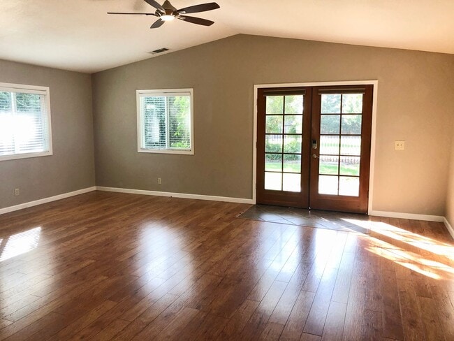 5766 Mesa Verde Cir
