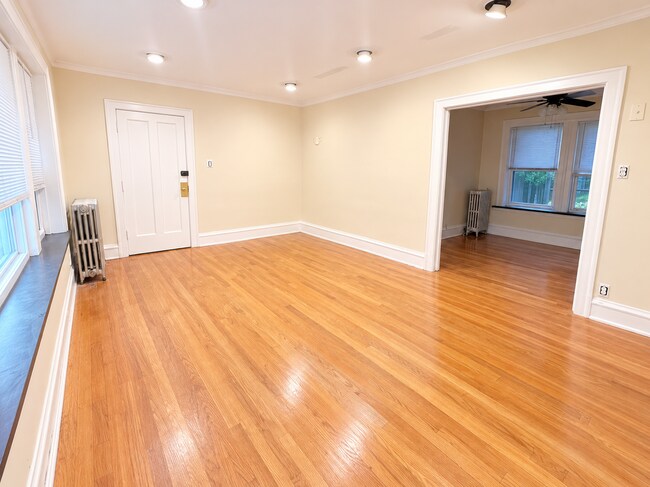 2044 W Farragut Ave Unit 1C