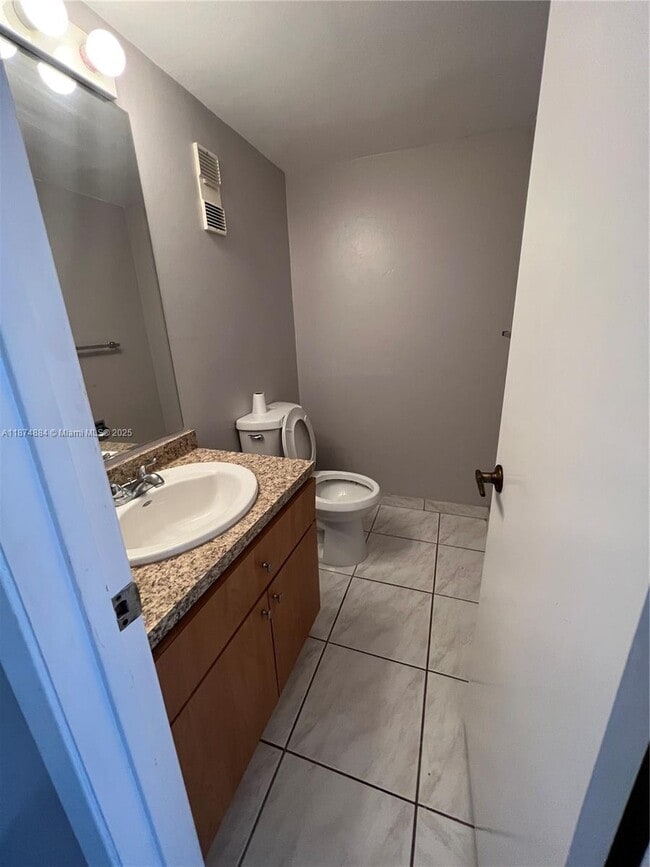 Photo - 5731 NW 37th St Unit 221