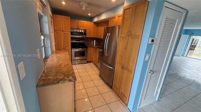 2751 N Palm Aire Dr Unidad 502