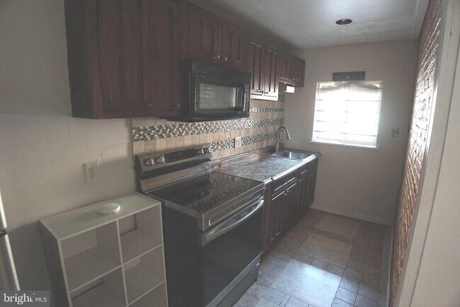 Photo - 804 Cathedral St Unit 7