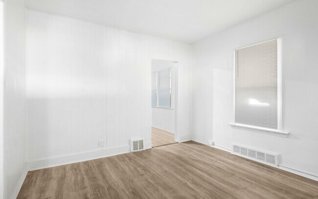 Photo - 856 Wayside Rd