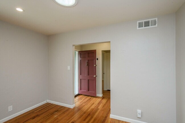 Photo - 3902 Donner St