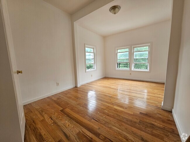 Building Photo - 855 S 15th St Rental