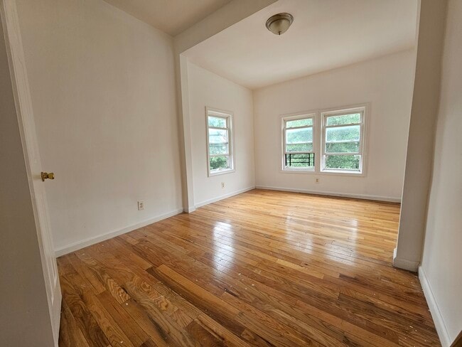 Building Photo - 855 S 15th St Rental