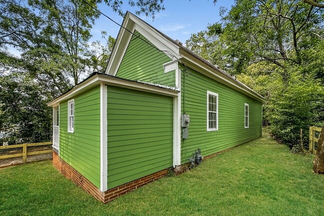 Photo - Charming Home in Quiet Griffin Neighborhood – For Rent