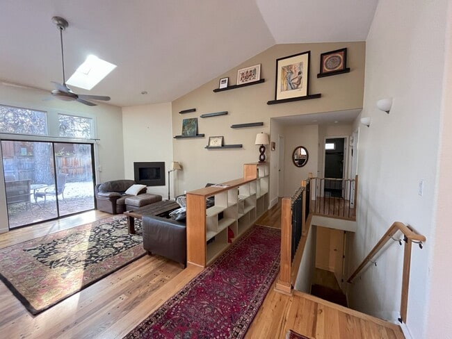Photo - 1320 Oak Ct