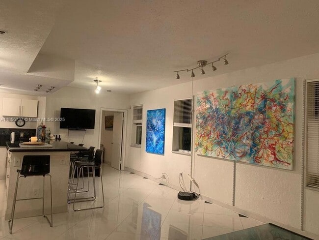 Photo - 802 Euclid Ave Unit 305