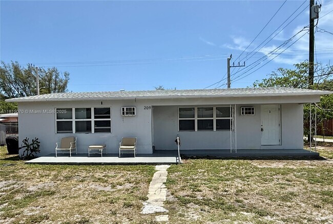 Building Photo - 209 SW 14th St Unit 3 Rental