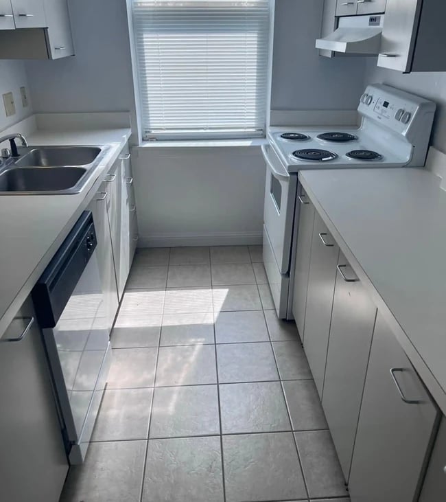 Building Photo - 932-934-934 Russell Blvd Unit 934-A