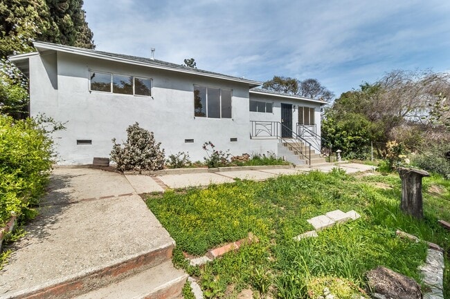 Building Photo - Bright & Spacious 1BR Retreat Near Keck Medical Center | Private Garage + Garden Space Unit 2111