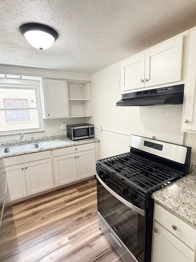 Photo - 2121 Pioneer Ave Unit Apt #1
