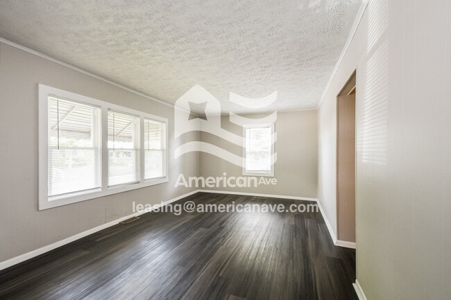 Photo - 848 Lasalle St