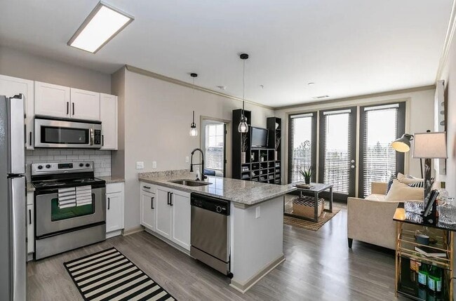 Building Photo - 1000 Ashwood Pkwy Unit 1415