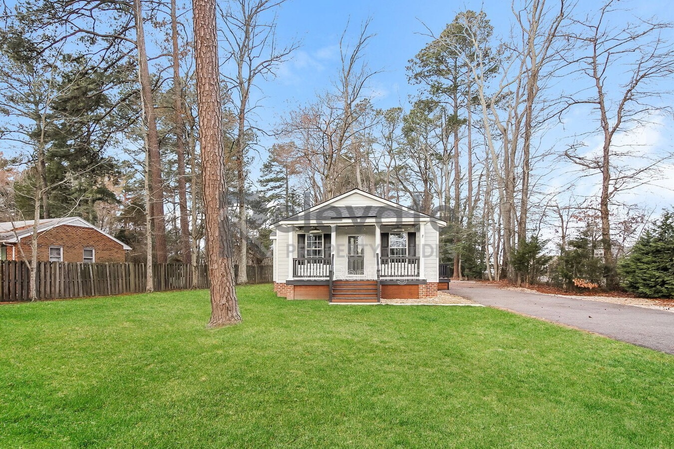 Photo - 702 Chapman St