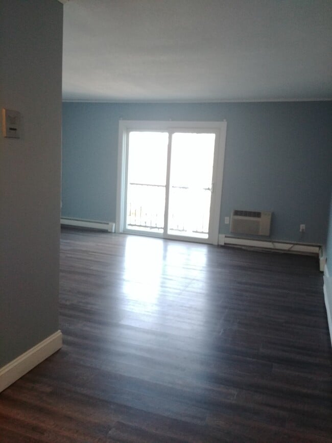 Photo - 19 Chapel Hill Dr Unit Plymouth-Heat Included