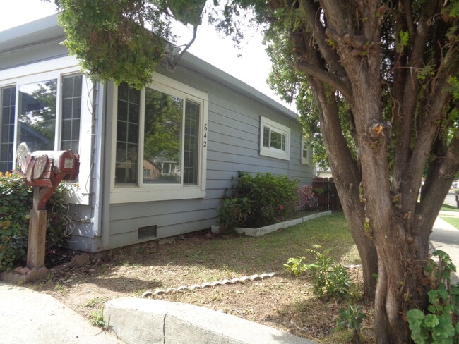Photo - 642 B St