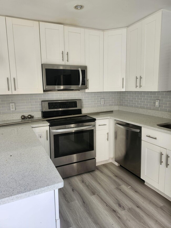 Building Photo - 7519 Courtyard E Run