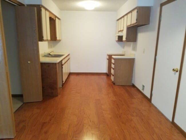 Photo - Great 3 Bed 2 Bath 2 Car Garage Flat Duple...