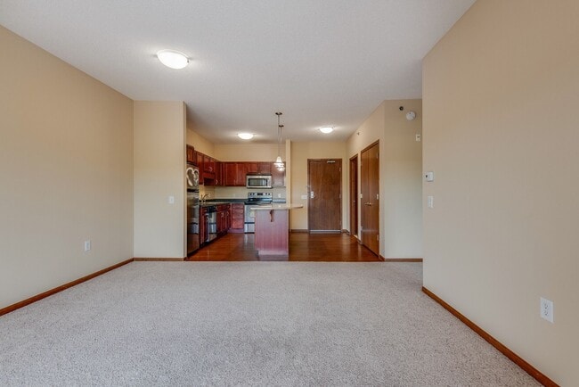 Oaks Glen Lake Apartments