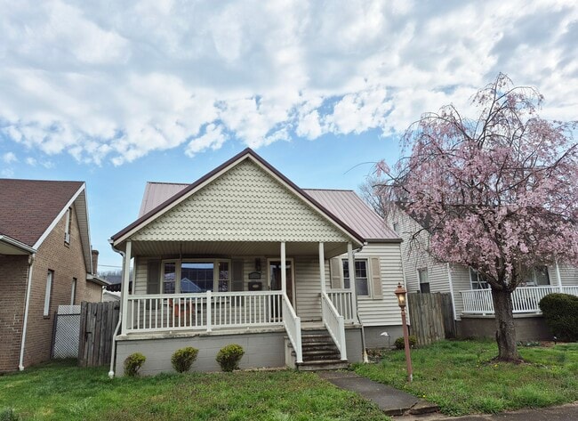 Building Photo - 2827 S 10th St