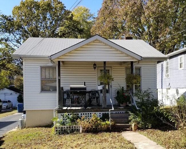 2929 Endicott Ave Unit Front House