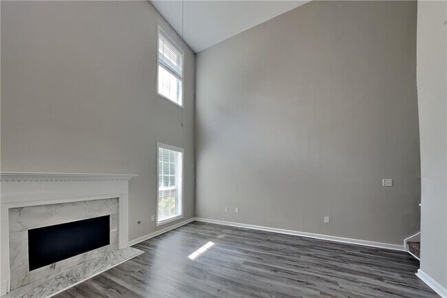 Photo - 1504 Farmlake Dr SE