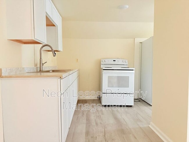 Photo - 32715 Bi State Blvd Unidad B